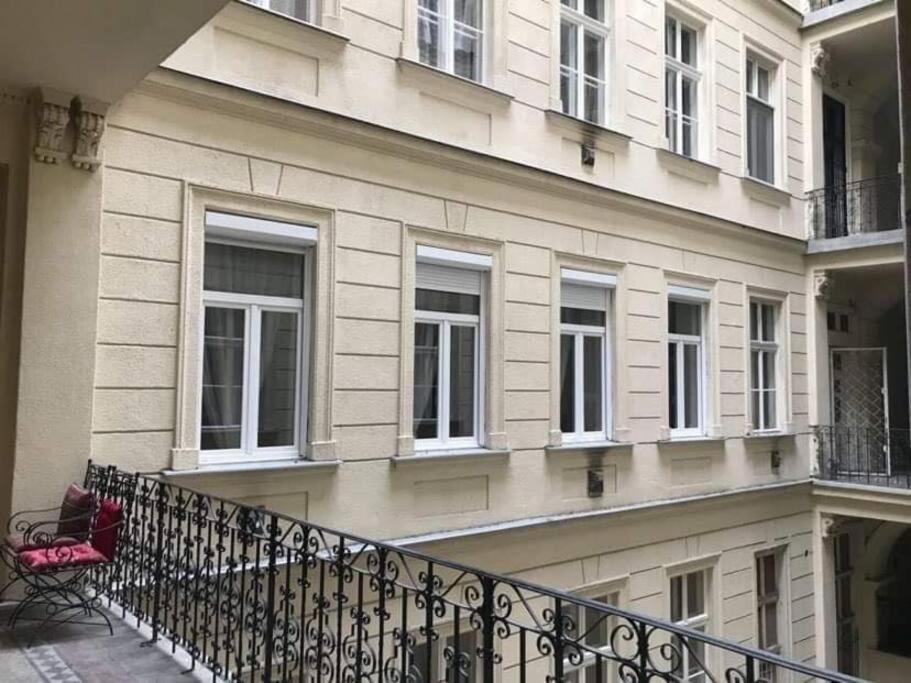 White Luxury Apartment Budapešť Exteriér fotografie